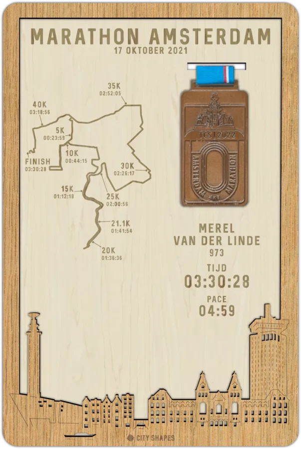 Eiken medaillehouder van Marathon Amsterdam, City Shapes wanddecoratie