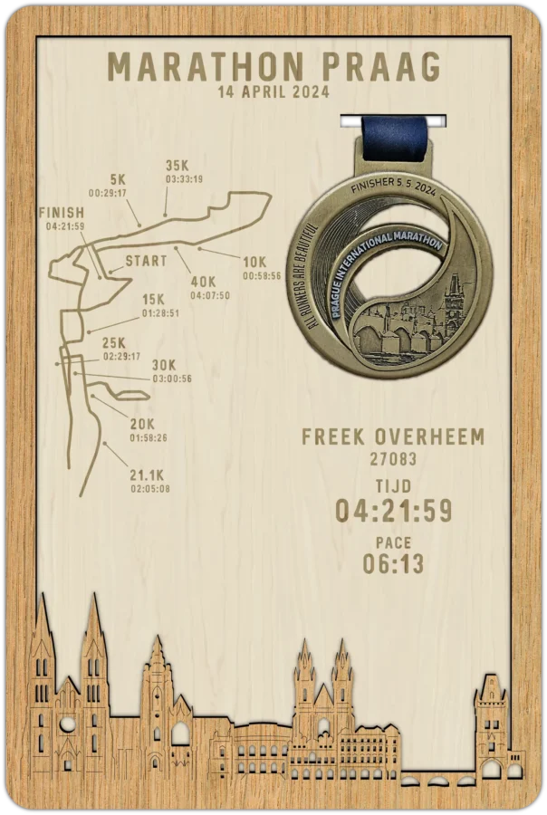 Eiken medaillehouder van Marathon Praag, City Shapes wanddecoratie