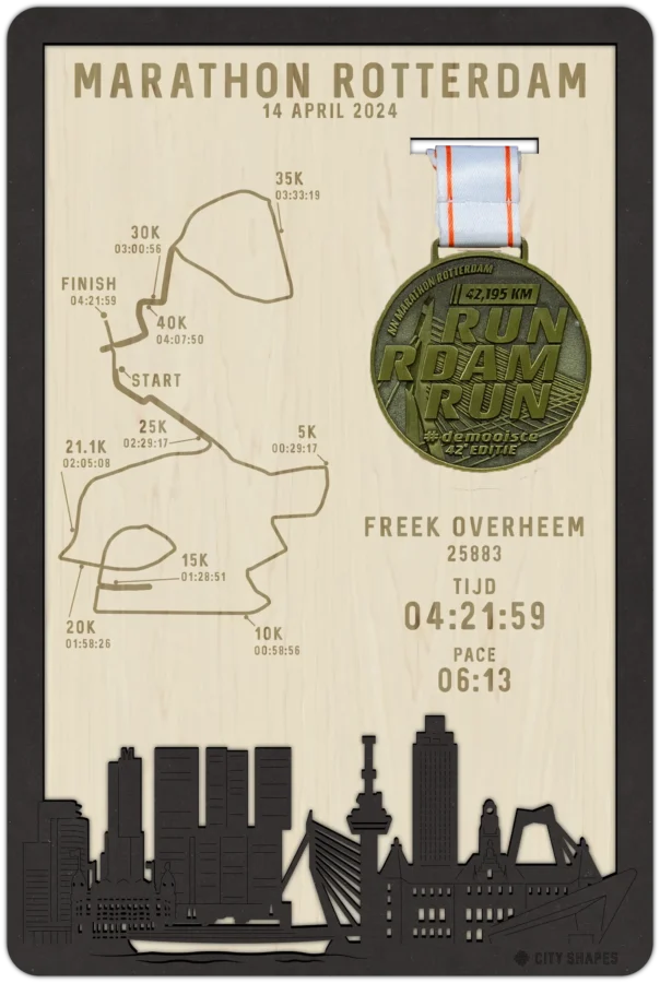 Zwart-MDF medaillehouder van Marathon Rotterdam, City Shapes wanddecoratie